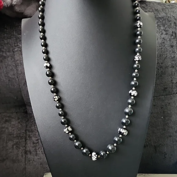 Rare VINTAGE GLASS SILVER INFUSED MURANO GLASS BEADED NECKLACE WITH BARREL CLASP - Picture 1 of 13